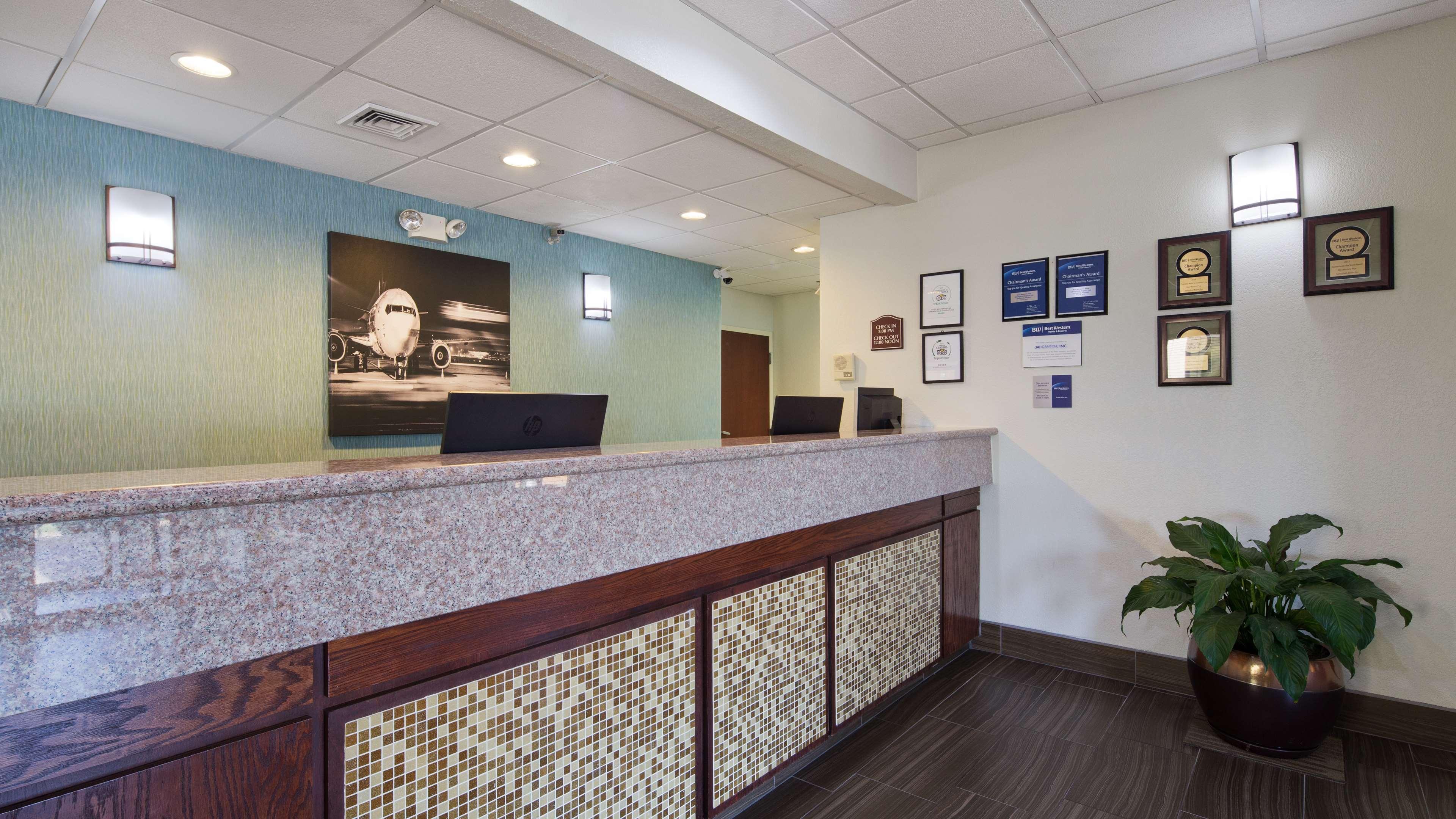 Best Western Plus Springfield Airport Inn Buitenkant foto